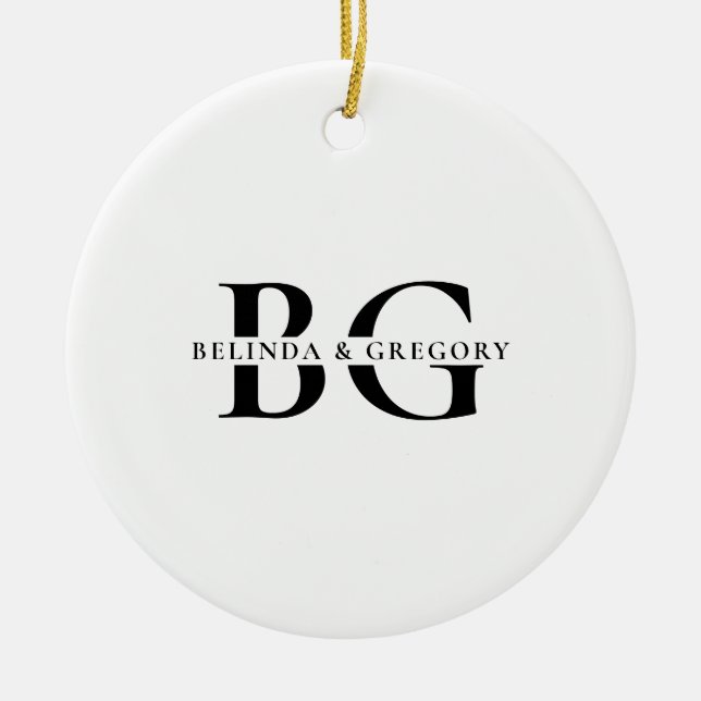 Elegant White and Black Monogram Initialer Bröllop Julgransprydnad Keramik (Framsidan)