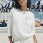 Elegant White Bach Klubb Bachelorette Sweatshirt T Shirt<br><div class="desc">Den här vita tröjan har en förfinad perfekt för "Bach Klubb"-vapensköld för en land-klubb-kallad bachelorette helg. Perfekt för resdagar,  poolsillåsning eller kyllmorgon med imosas. Helt redigerbart - anpassa namn,  datum eller formulering för att göra det till ditt. En del av matchande samlingen "Bach Klubb ・ Luxury Bachelorette Party".</div>