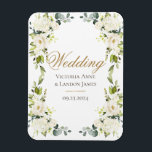 Elegant White Blommigt Greenery Bröllop Magnet<br><div class="desc">Söt vita blommor med mörk elegant grönt blandat med eukalyptus. Detta är en underbar " Spara datum " för kylskåp.</div>