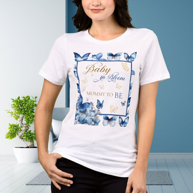 Elegant White Blue Butterfly Baby i Bloom Mamma T Shirt (Skapare uppladdad)