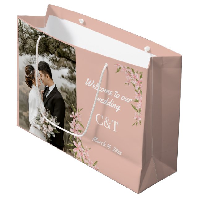 Elegant White & Brown Bohemian Bröllop (Framsidan Vinklad)