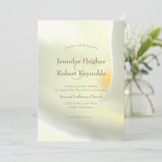 Elegant White Calla Lily-bröllopsinbjudan Inbjudningar (Stående Fram)