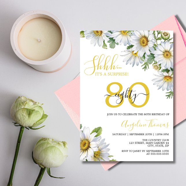Elegant White Daisy Blommigt Surprise Birthday Inbjudningar (Skapare uppladdad)