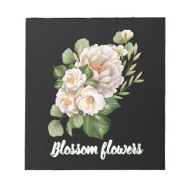 Elegant white floral bouquet with green leaves anteckningsblock