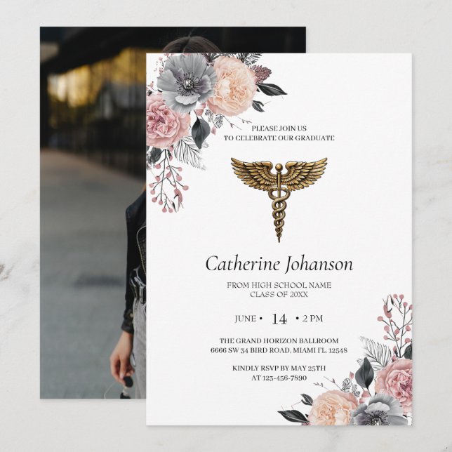 Elegant White Floral Nursing Graduation Invitation Inbjudningar (Fram/baksida)