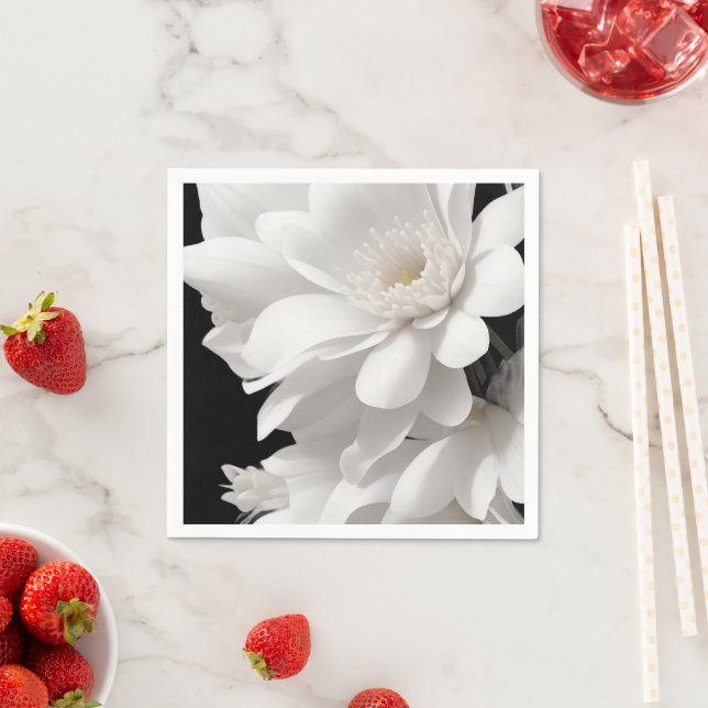 Elegant White Floral Paper Napkins Pappersservett (Insitu)
