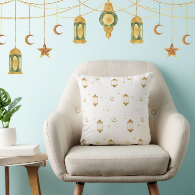 Elegant White Guld Lanterns Islamic Eid/Ramadan Kudde (An elegant classic white + gold throw cushion with lanterns + moon. Great for Eid or Ramadan.)