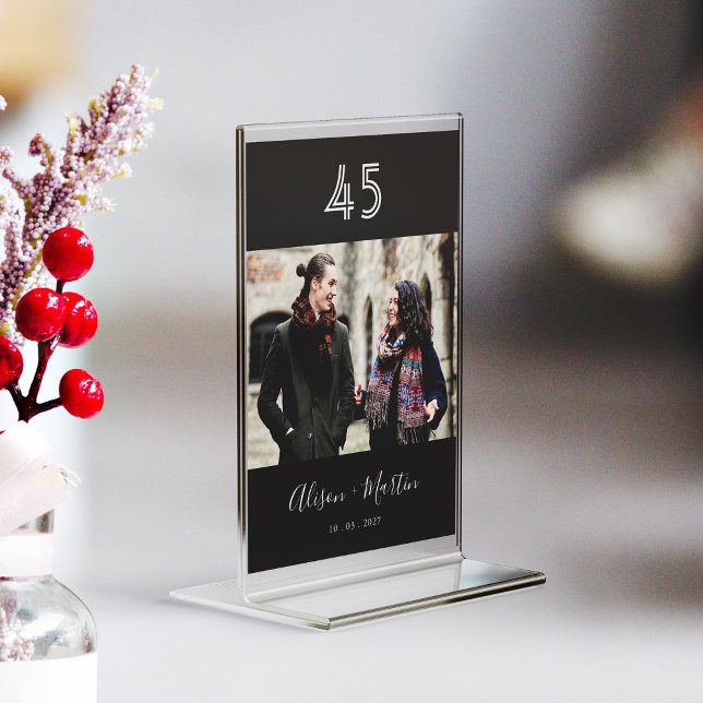 Elegant White Hand Lettered Black Photo Bröllop Bordsnummer (Personalized Elegant White Hand Lettered Black Photo Wedding Table Number)