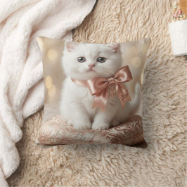 Elegant White Kitten Boutique Kudde