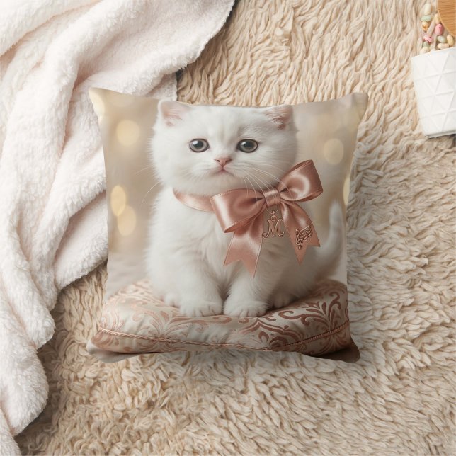 Elegant White Kitten Boutique Kudde (Filt)