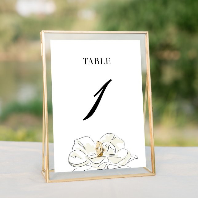 Elegant White Magnolia Bröllop Bordsnummer (Elegant Southern-inspired white magnolia illustration wedding table number cards.)