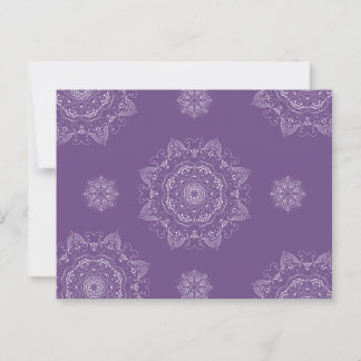 Elegant White Mandala Mönster om Lila Background Vykort
