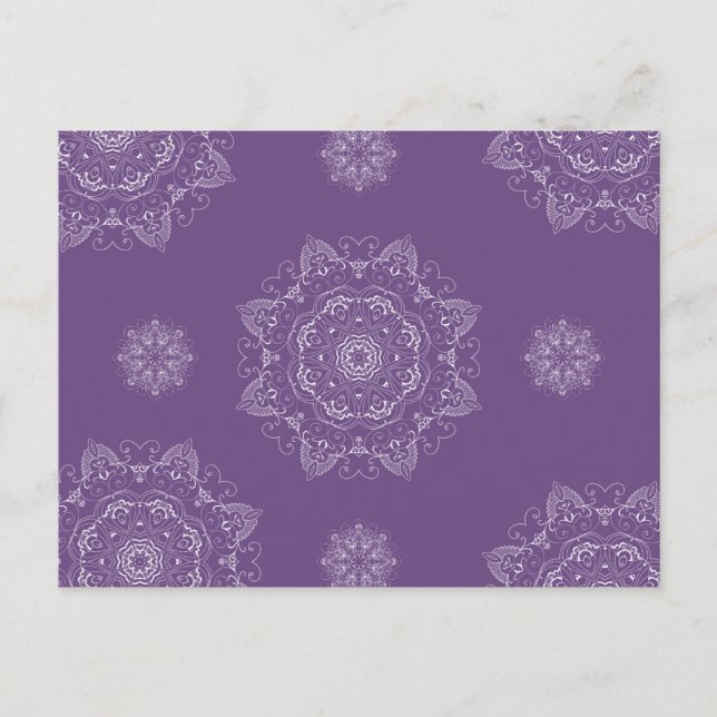Elegant White Mandala Mönster om Lila Background Vykort (Framsida)
