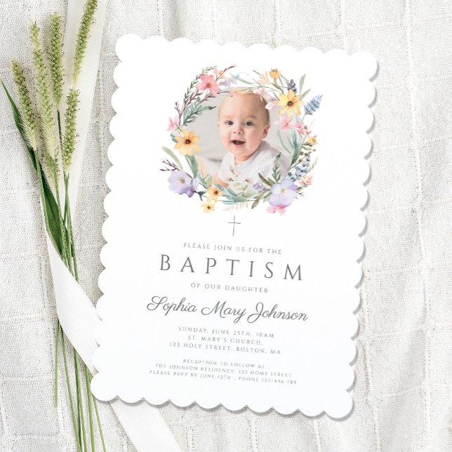 Elegant Wildblomens andningsfoto Inbjudningar (Elegant Wildflower Wreath Baptism Photo Invitation)