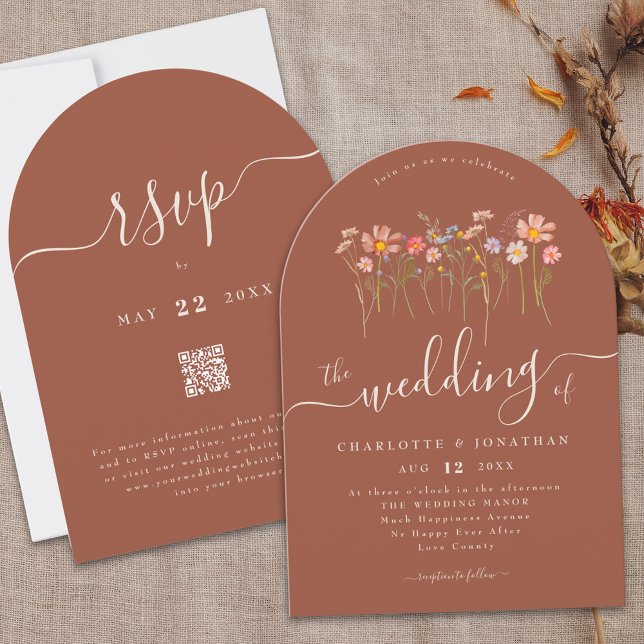 Elegant Wildflower Boho Terracotta QR Code Wedding Inbjudningar (Elegant boho fall Wildflower floral terracotta rust qr code Wedding arch invitation Whimsical script)