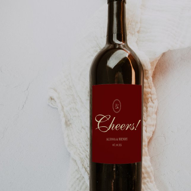 Elegant Wine Red Script "Cheers!" Wedding Vinflaska Etikett (Skapare uppladdad)