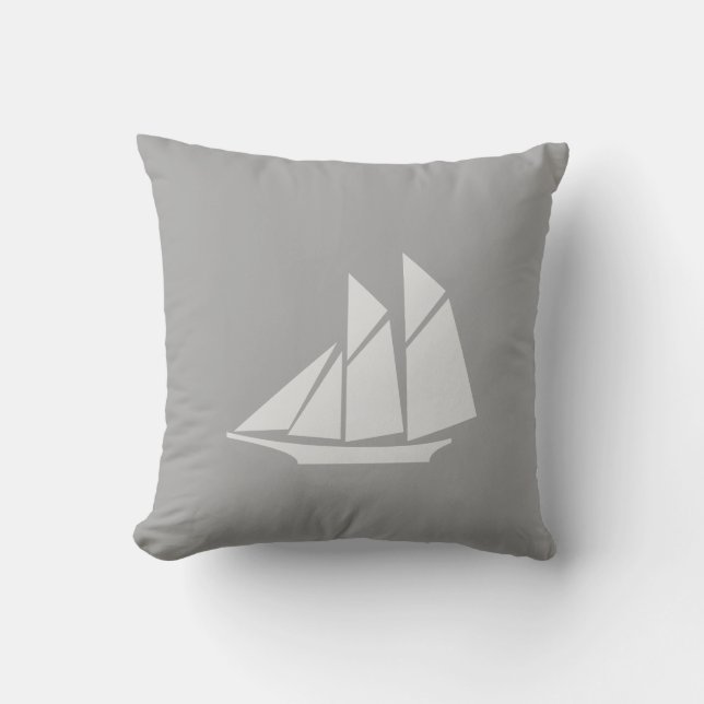 Elegant yacht på ljusgrå kudde (Framsida)
