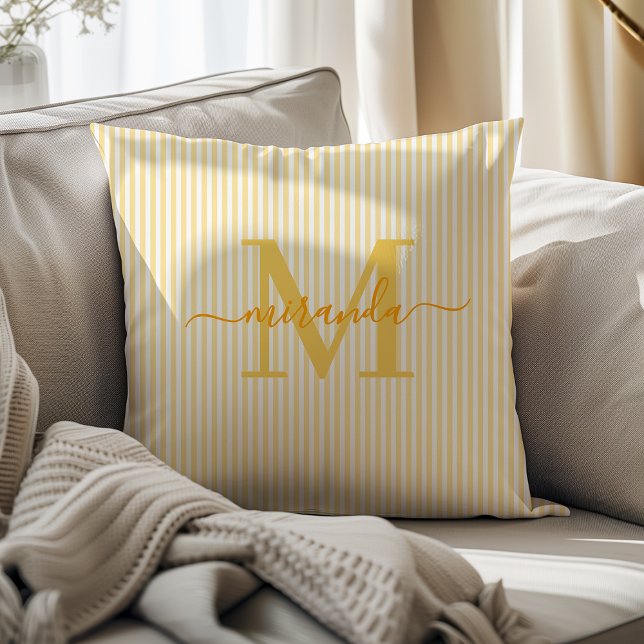 Elegant Yellow & White Stripes Monogram Name Kudde (Skapare uppladdad)