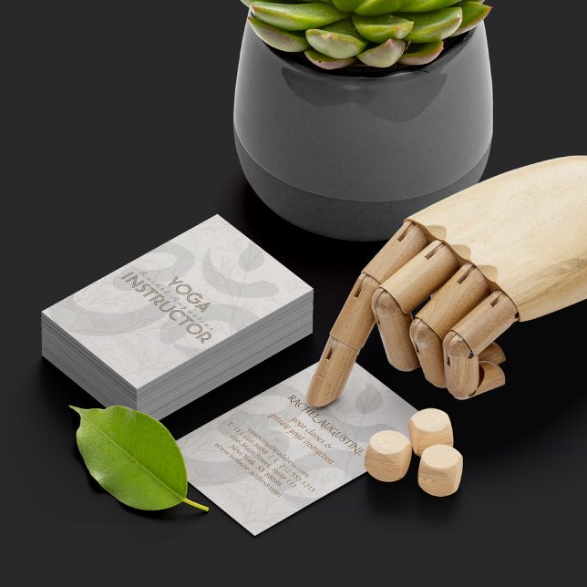 Elegant Yoga Instructor Om Symbol White Blommigt Visitkort (Skapare uppladdad)