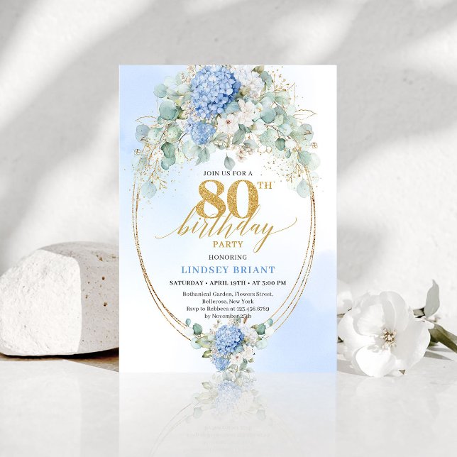 Eleganta Blå Hortensior Guld Blommig 80-årsdag Inbjudningar (Chic Blue Hydrangea Gold Floral 80th Birthday Invitation)