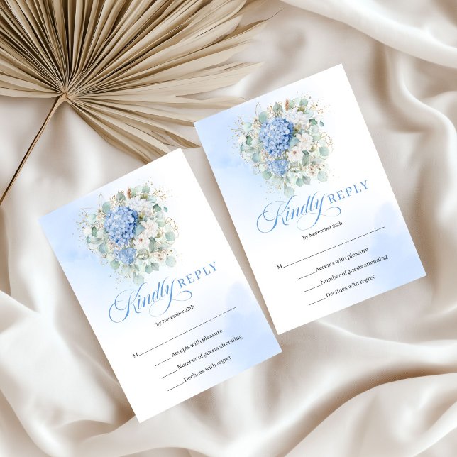 Eleganta blå hortensior Guld bröllops-RSVP-kort OSA Kort (Graceful Blue Hydrangeas Gold Wedding RSVP Card)