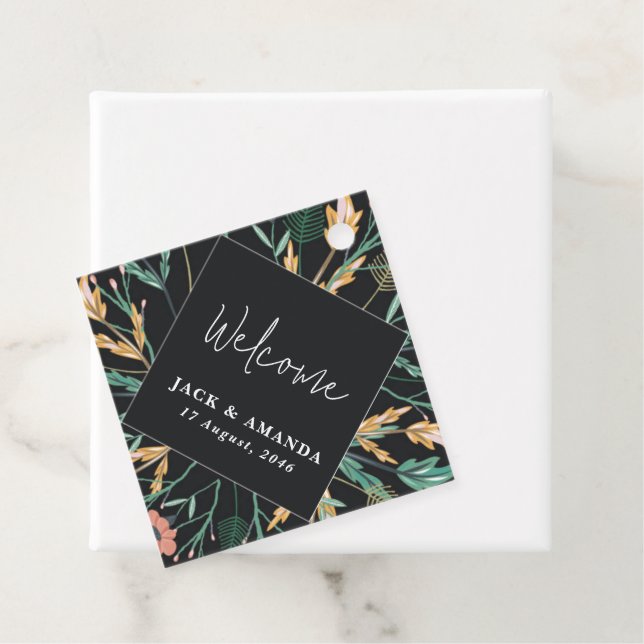 Eleganta blommande blommor Svarta bröllapspresentk Gåvor Etiketter (På plats)