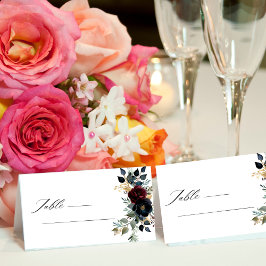 Eleganta burgunderfärgade blomsterblommor och grön placeringskort