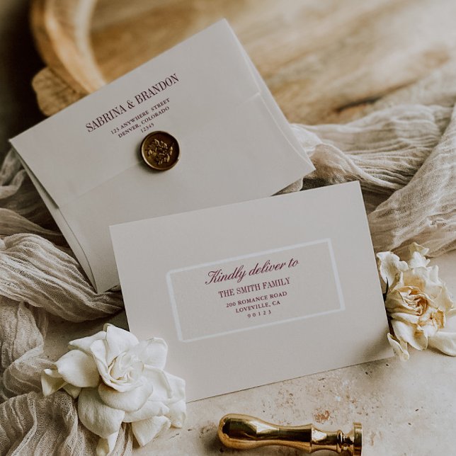 Eleganta burgunderröda etiketter för adresser till (Elegant Burgundy Wedding Guest Address Labels)