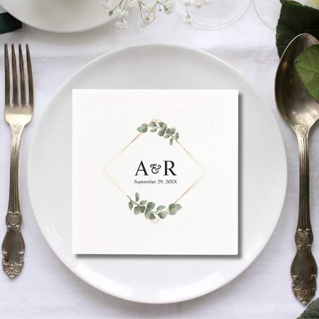 Eleganta Eukalyptus Förbokstäver Bröllop Pappersservett (Elegant eucalyptus couple initials wedding napkins add fresh romantic charm to receptions.)