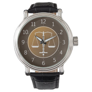 Eleganta fjäll av rättvisa räcker klockan armbandsur