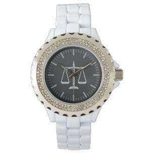 Eleganta fjäll av rättvisa räcker klockan armbandsur