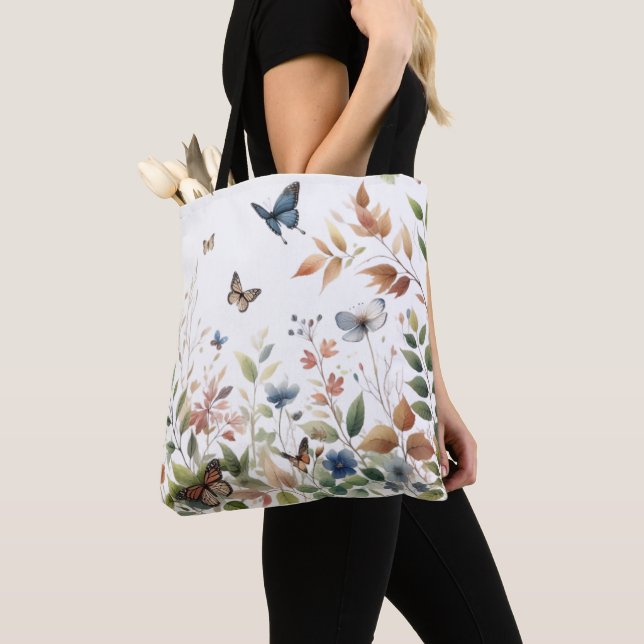 Eleganta fjärilar med frodig lövverk tygkasse (Närbild)