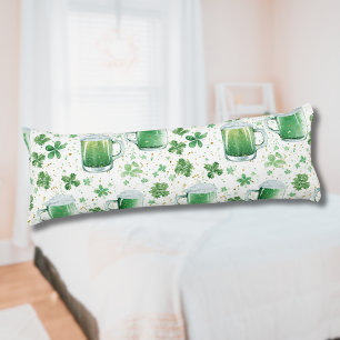 Eleganta gröna ölmuggar och Shamrocks vita Kroppskudde