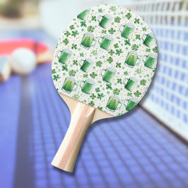 Eleganta gröna ölmuggar och Shamrocks vita Pingisracket