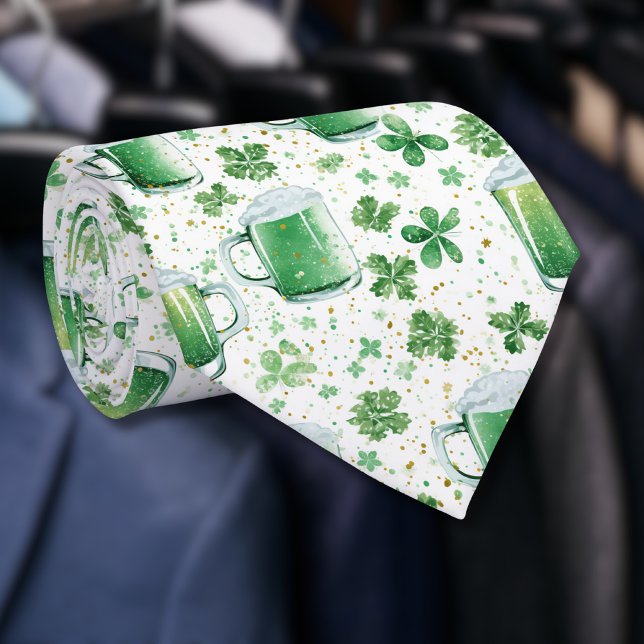 Eleganta gröna ölmuggar och shamrocks vita slips (Skapare uppladdad)