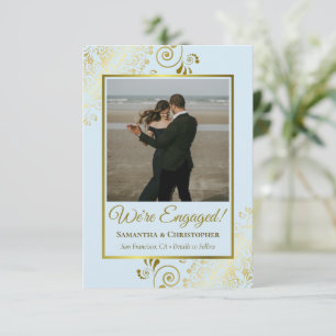 Eleganta guldkurvor på pudrigt blå foto bröllopsfö meddelande