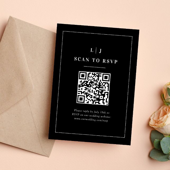 Eleganta initialer Svart-vit bröllops QR-kod OSA Kort (Elegant initials black and white QR code RSVP card keeps replies quick and elegantly personalized)