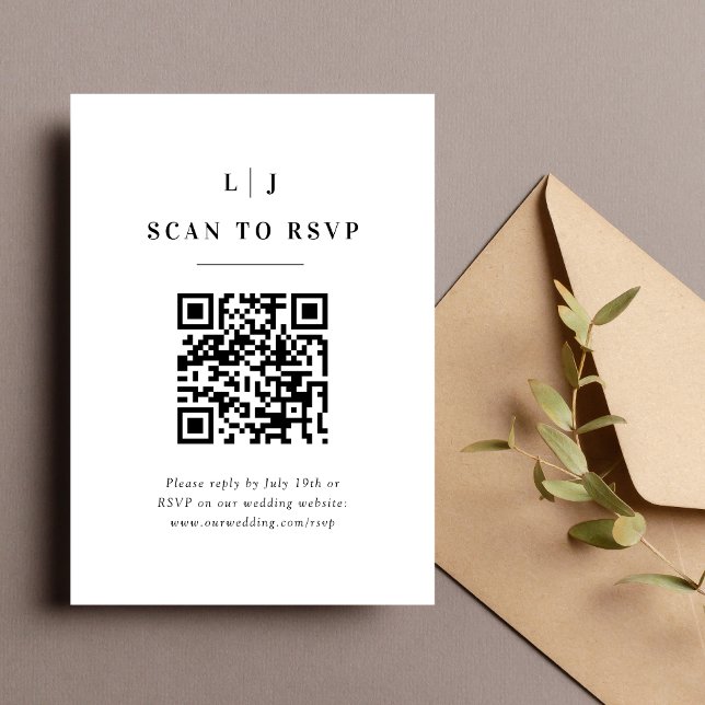 Eleganta initialer Svart-vit bröllops QR-kod OSA Kort (Elegant initials black and white QR code RSVP card makes guest responses quick and stylish)