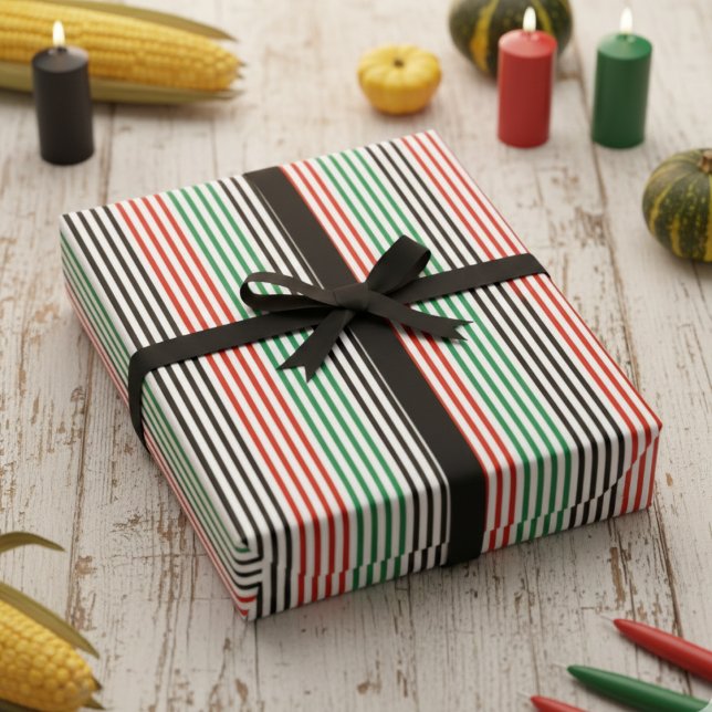 Eleganta Kwanzaa-färger Randiga Presentpapper (Modern Black, Red & Green African Colors Striped Pattern for Kwanzaa Celebration & Birthday Party.)