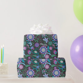 Eleganta lila boho-blommor på svart presentpapper