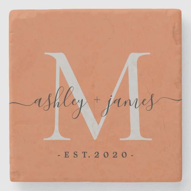 Eleganta Monogram Namn Bröllopsdatum Bränt Orange Stenunderlägg (Framsidan)