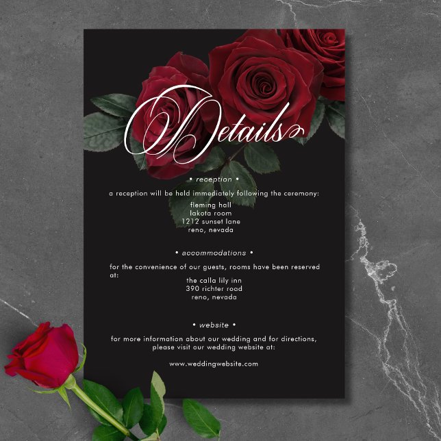 Eleganta Moody Blodröda Rosor Blomdetaljer Tilläggskort (Elegant Moody Blood Red Roses Floral Details Enclosure Card)