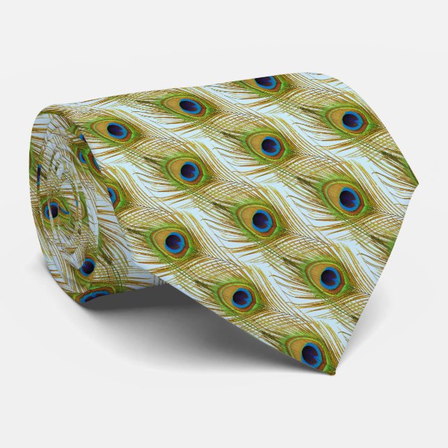 Eleganta påfågelsfjädrar på ljusblå slips (Rullad)