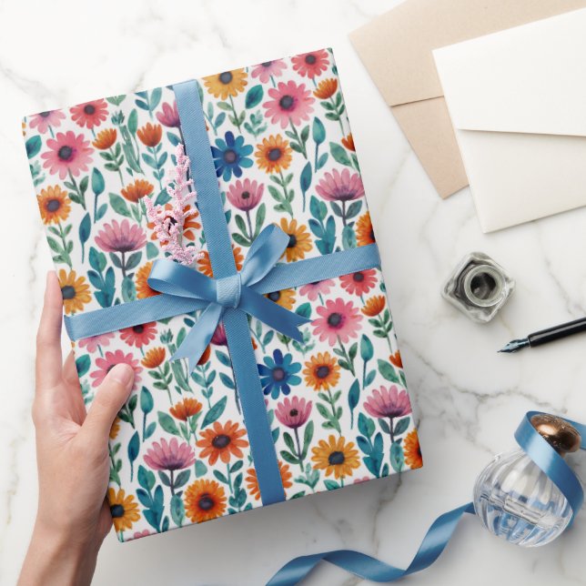 Eleganta pastellfärgade trädgårdsblommor i vattenf presentpapper (Gifting)