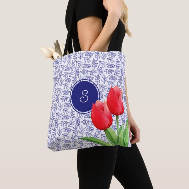 Eleganta röda tulpaner Vårblommor Blått monogram Tygkasse (Närbild)