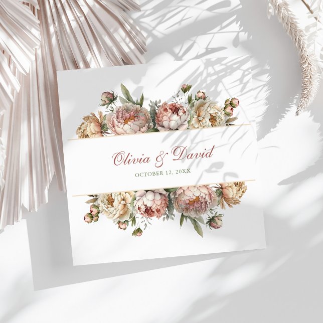 Eleganta Rosa Peony Bröllopsservetter Pappersservett (Elegant Blush Peonies Wedding Napkins on a sunny white table.)