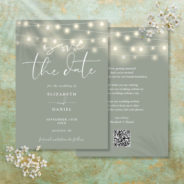 Eleganta strängljus Sage Green QR-kod Bröllop Spara Datumet (Elegant String Lights Sage Green QR Code Wedding Save The Date)