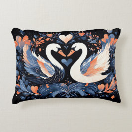 Eleganta svanar vid utsmyckade blommönster prydnadskudde