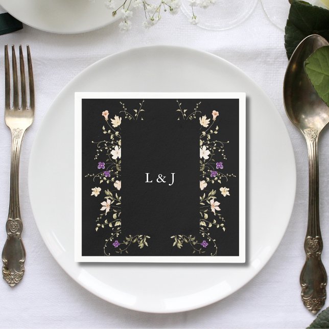 Eleganta svarta vilda blommor Blommig bröllopsserv Pappersservett (Black wildflowers floral wedding napkin adds refined charm to a beautifully styled reception table)