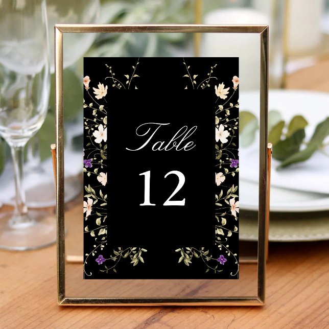 Eleganta svarta vilda blommor Bröllopskalligrafi Bordsnummer (Black wildflowers wedding calligraphy table number adds refined order with timeless reception style)
